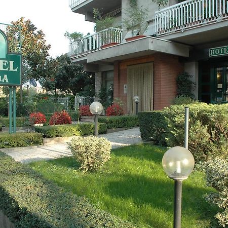 Hotel Vignola Ассізі Екстер'єр фото