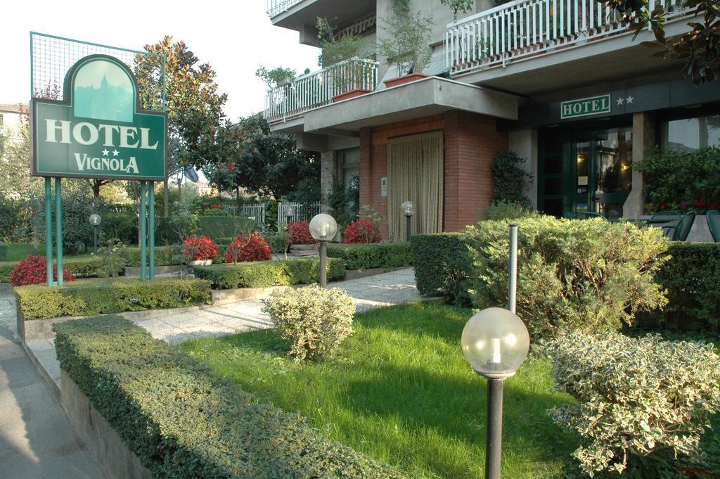 Hotel Vignola Ассізі Екстер'єр фото