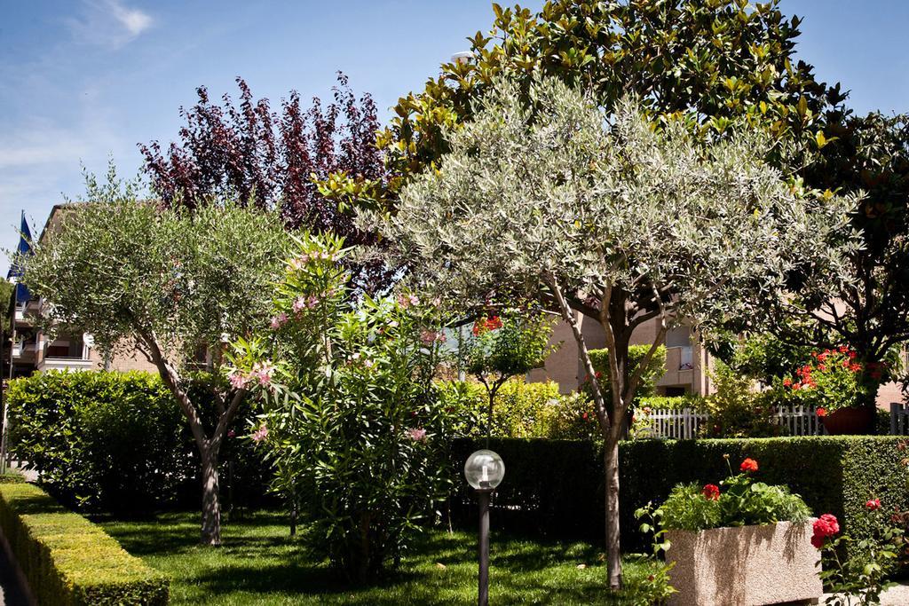 Hotel Vignola Ассізі Екстер'єр фото