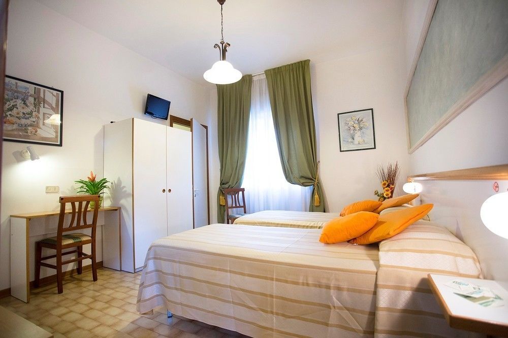 Hotel Vignola Ассізі Екстер'єр фото