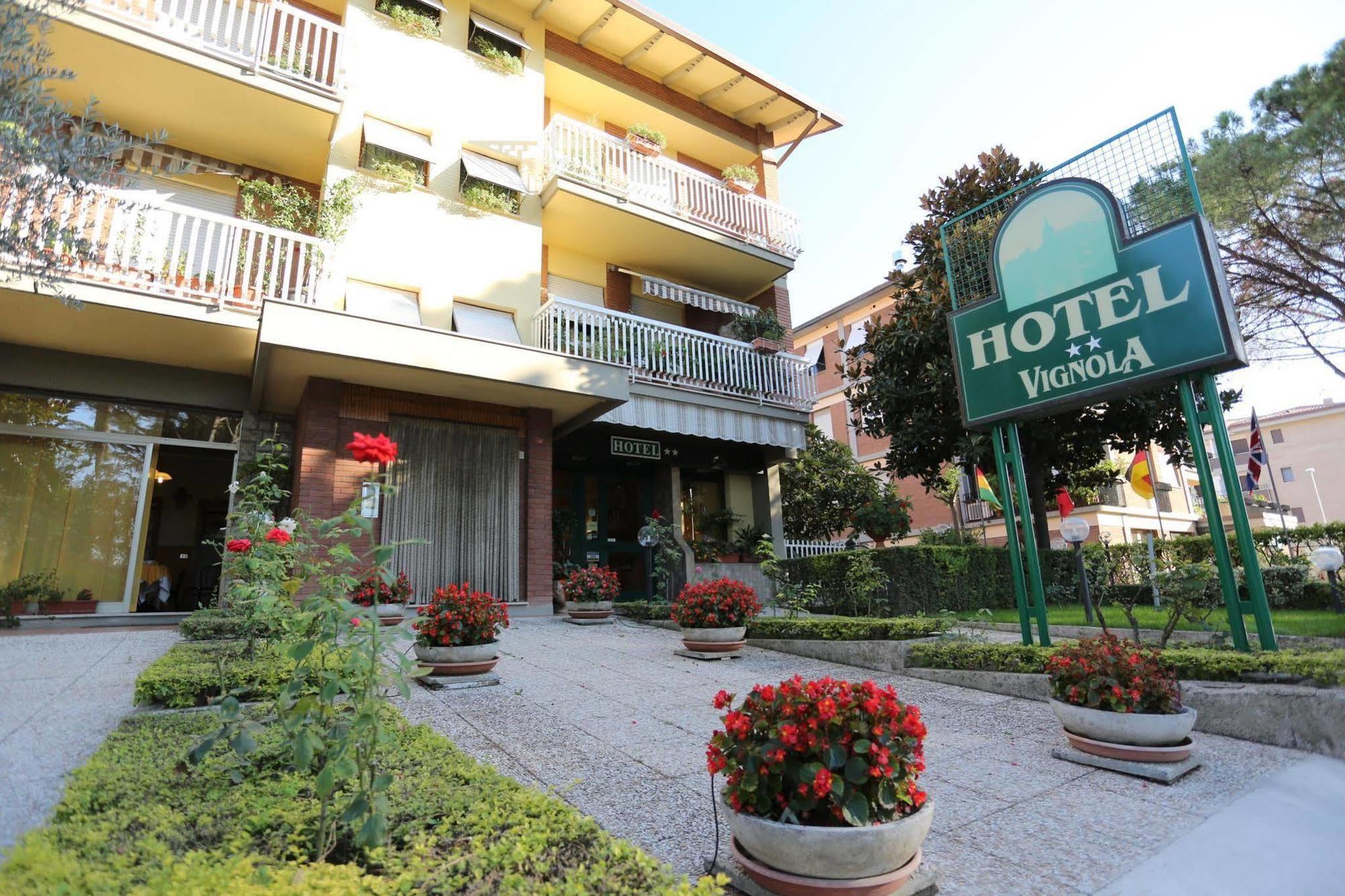 Hotel Vignola Ассізі Екстер'єр фото