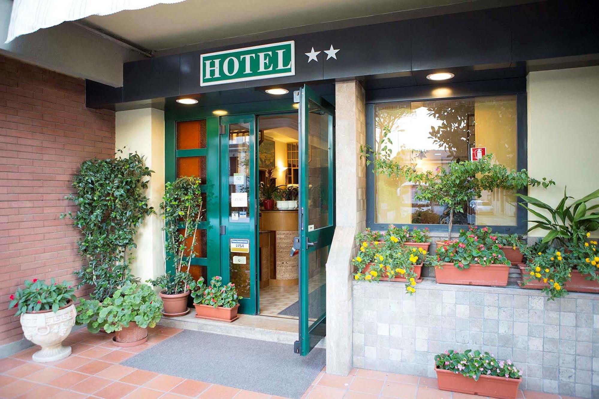 Hotel Vignola Ассізі Екстер'єр фото