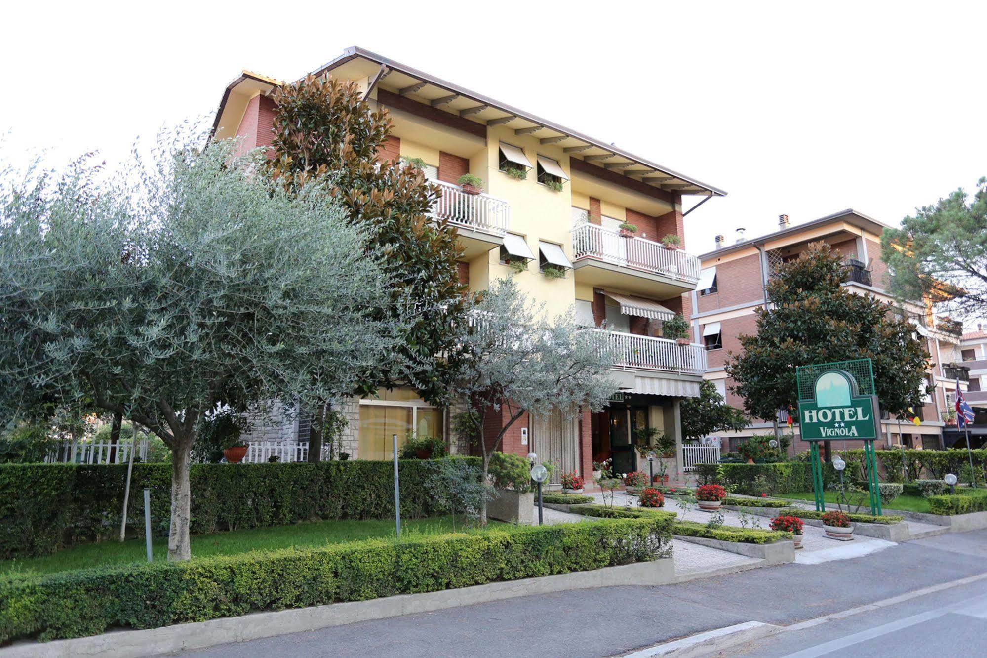 Hotel Vignola Ассізі Екстер'єр фото