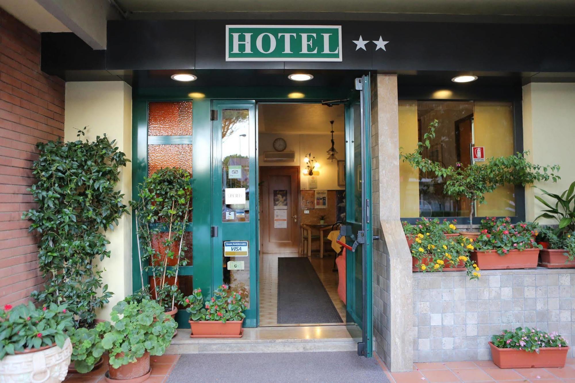 Hotel Vignola Ассізі Екстер'єр фото
