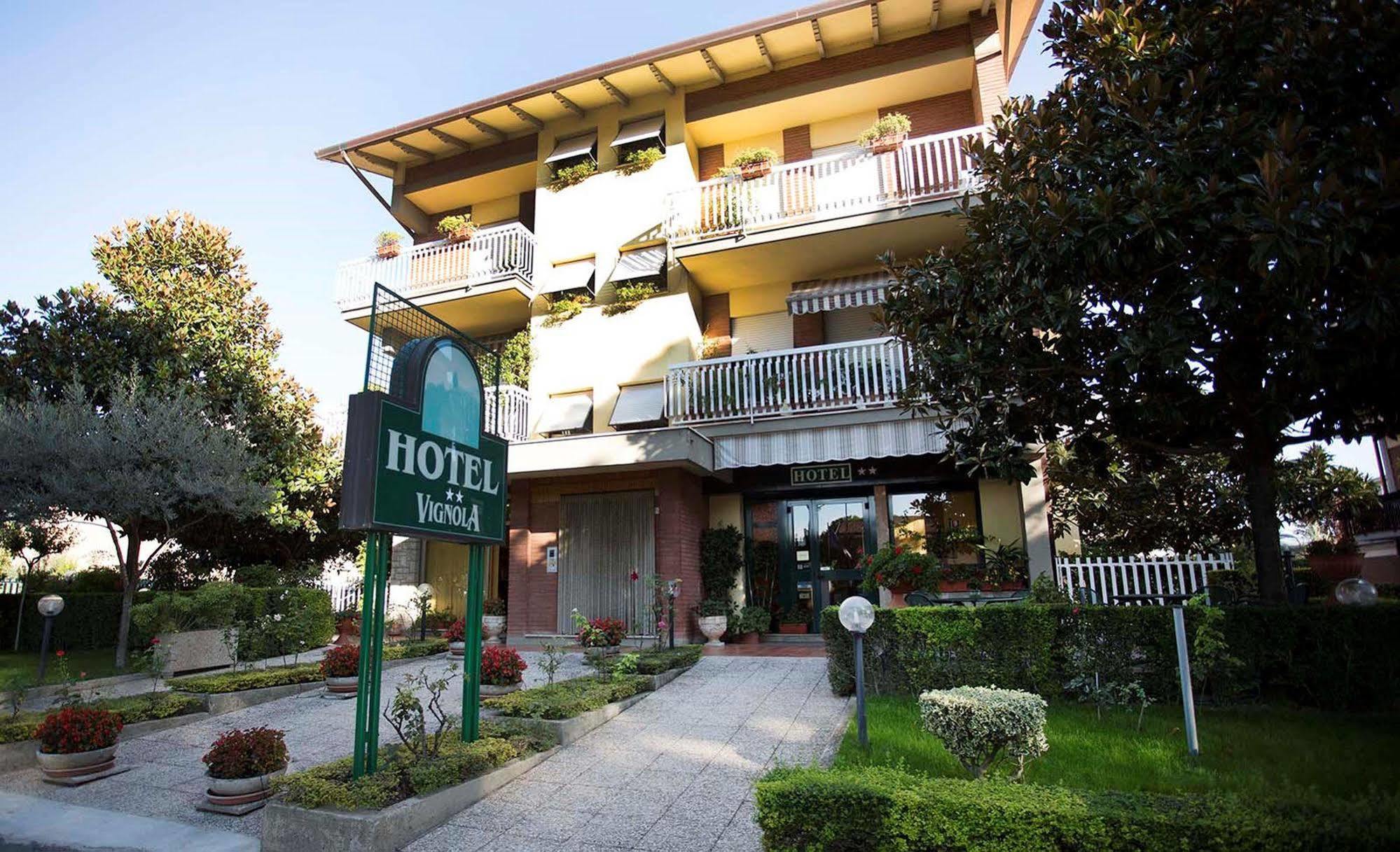 Hotel Vignola Ассізі Екстер'єр фото