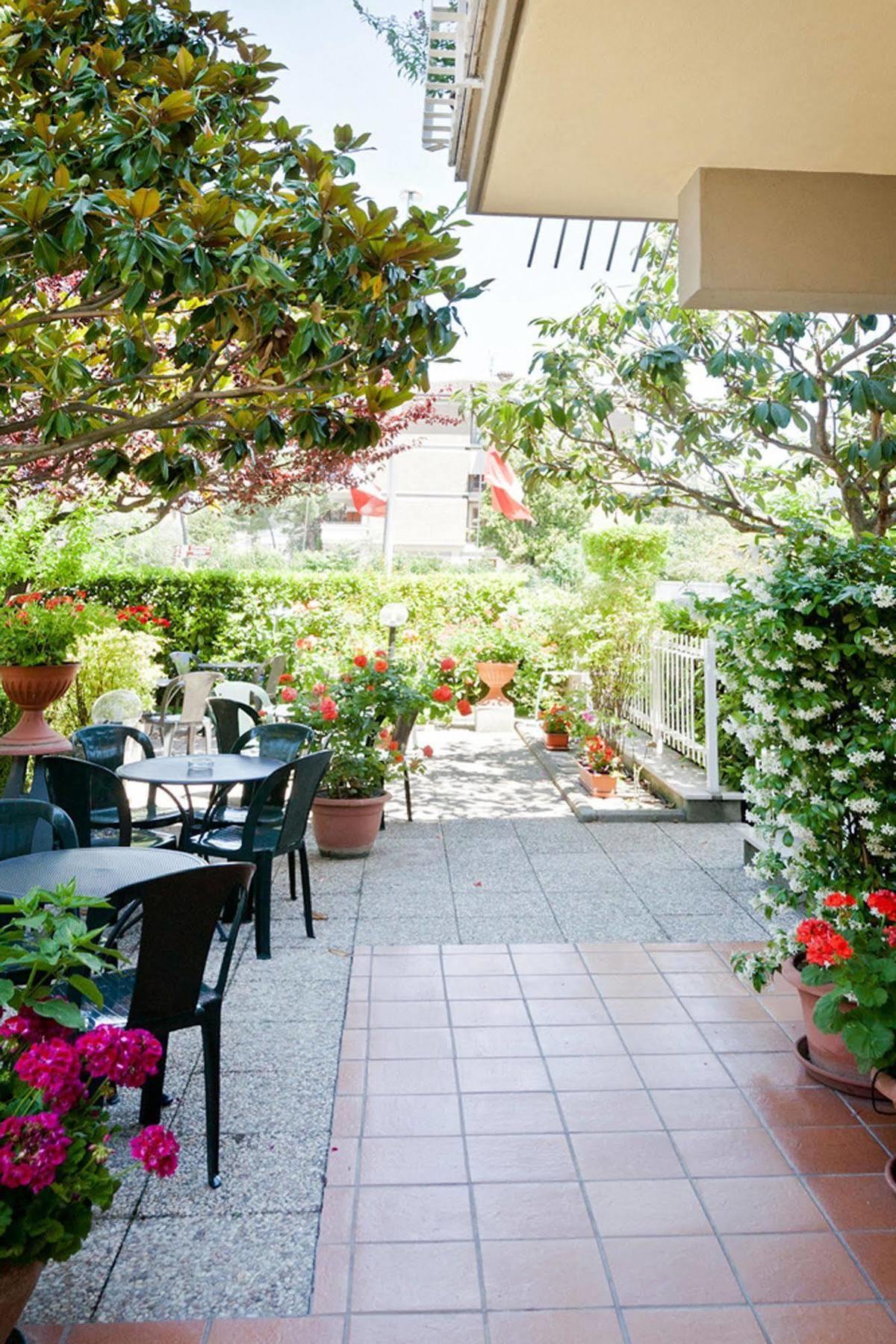 Hotel Vignola Ассізі Екстер'єр фото