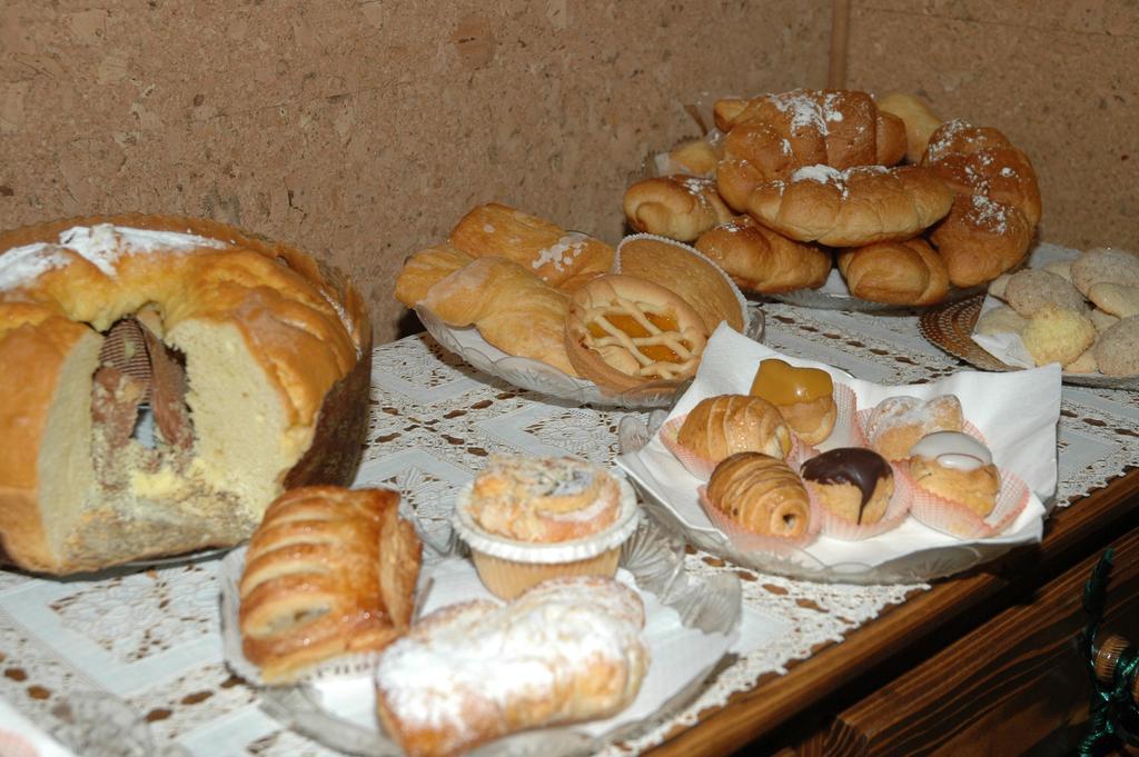 Hotel Vignola Ассізі Екстер'єр фото