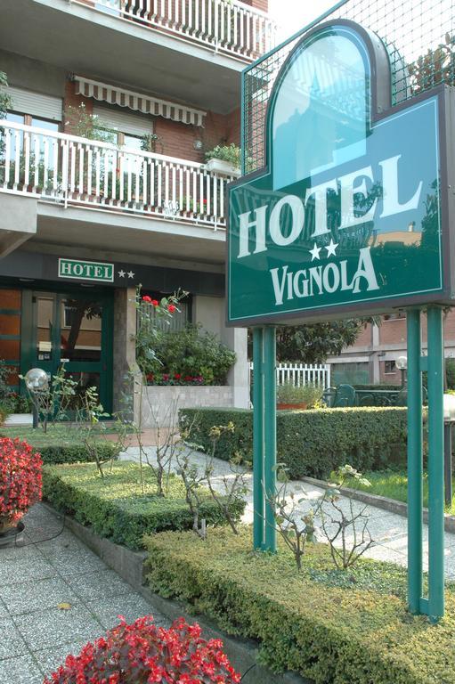 Hotel Vignola Ассізі Екстер'єр фото