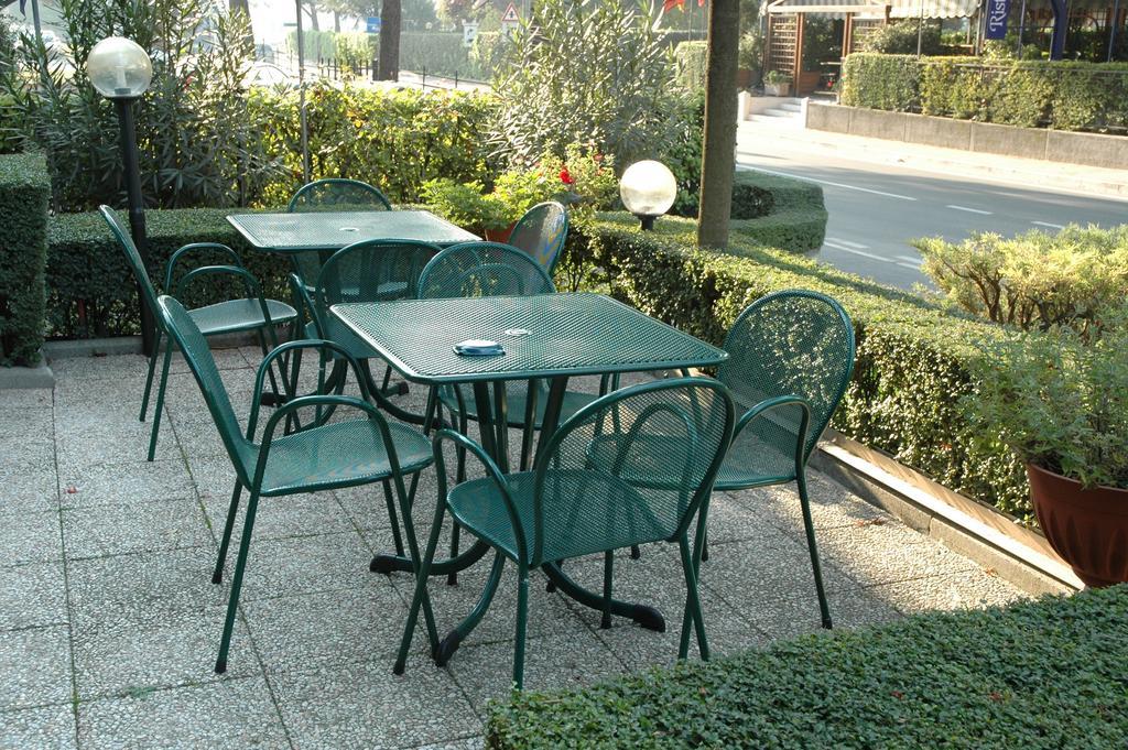 Hotel Vignola Ассізі Екстер'єр фото
