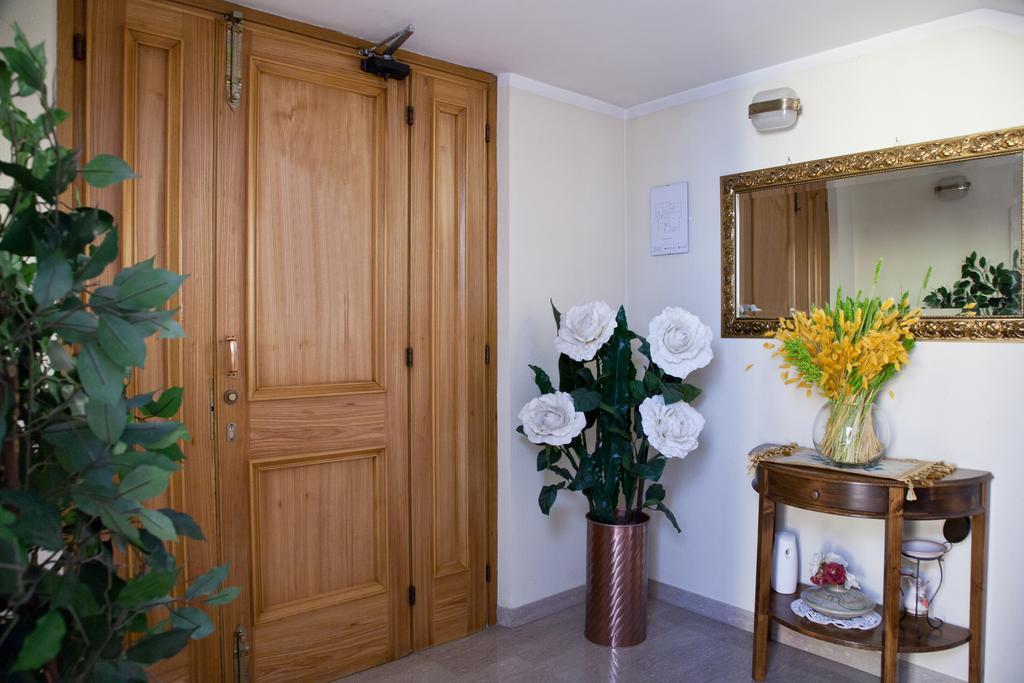 Hotel Vignola Ассізі Екстер'єр фото