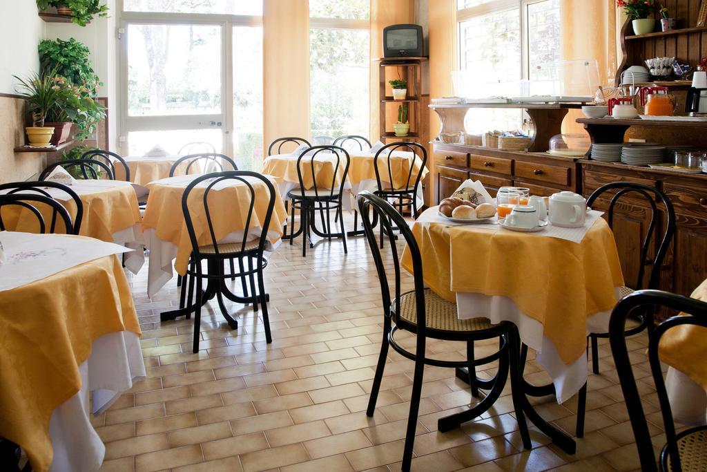 Hotel Vignola Ассізі Екстер'єр фото